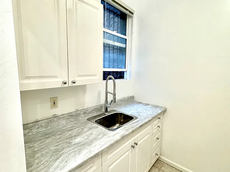646 Ofarrell St #3 — Photo 7