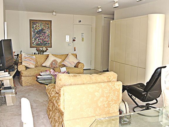 2nd image of 26910 Grand Central Pkwy APT 15S