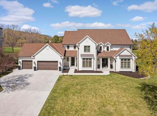 9430 Wedgewood Dr, Woodbury, MN 55125