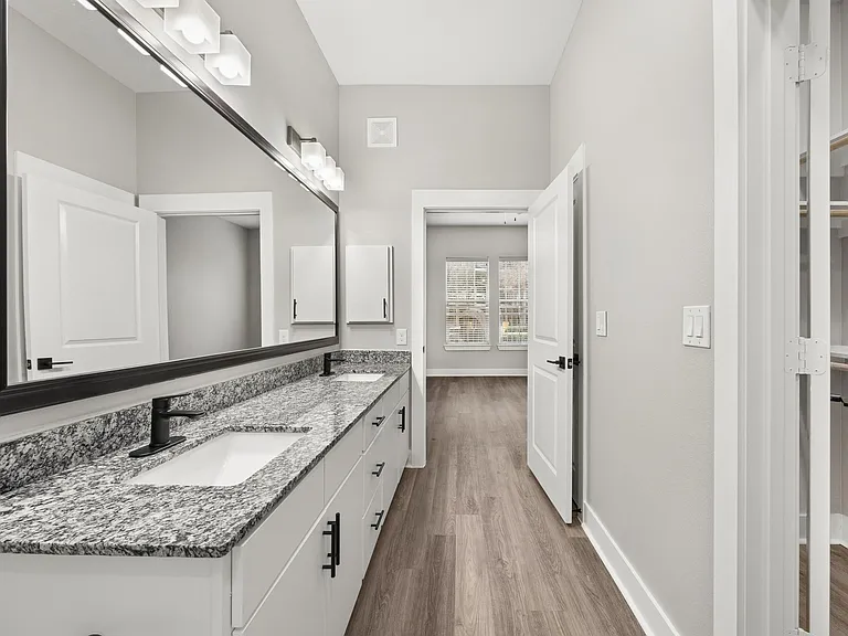 The Fairmount at Oak Lawn — Photo 23