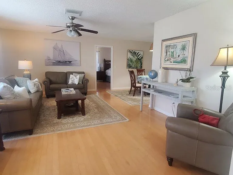 423 Matares Dr — Photo 6