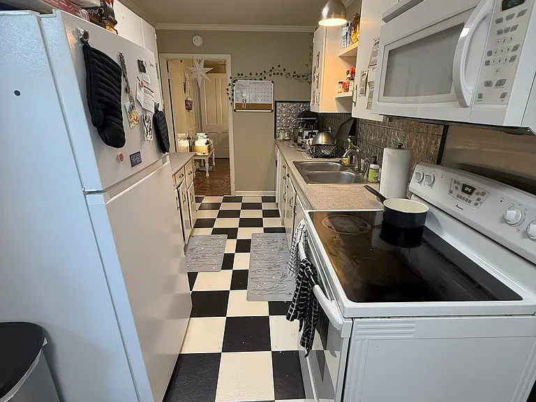 115 W Perry St #C — Photo 4