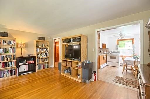 4th image of 34 Agawam Ave