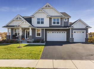 262 Lakeview Rd E, Chanhassen, MN 55317