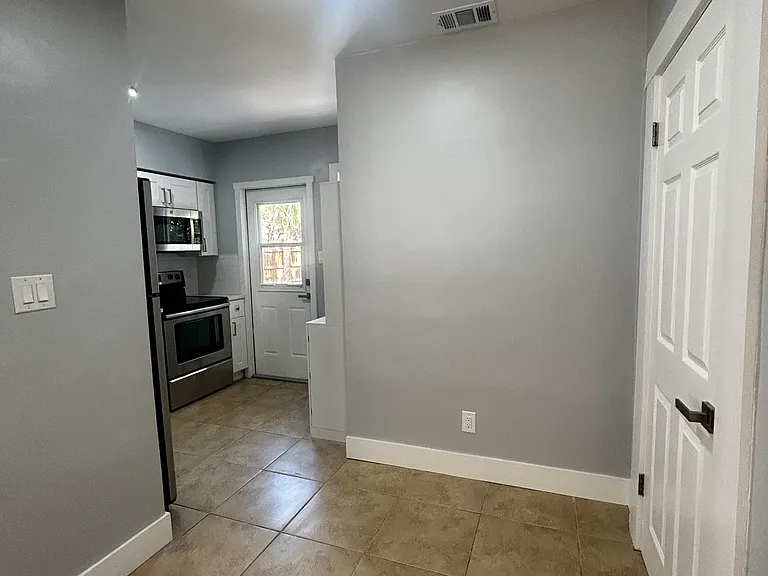 233 41st Ave NE — Photo 5