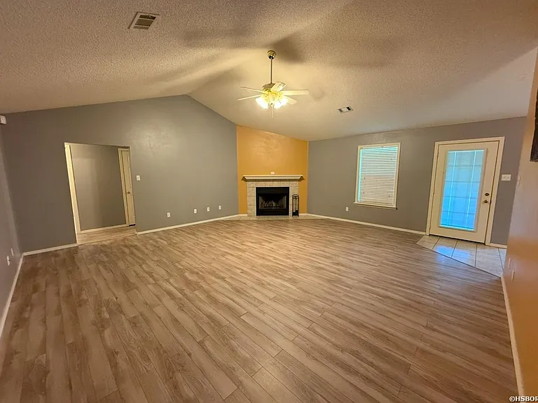 100 Chiffon Ln — Photo 4