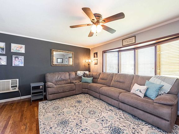 3rd image of 3244 Elliott Blvd