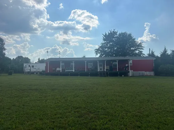 401 Rabbit Moffitt Rd, Chesnee, SC 29323