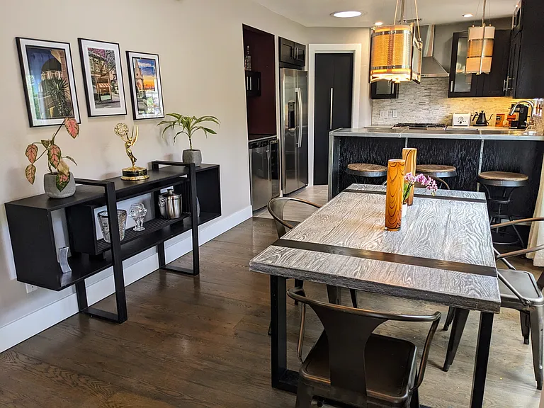 4302 Franklin Ave — Photo 6