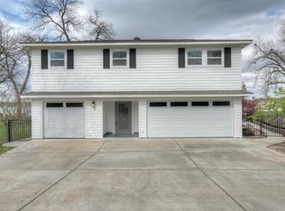 927 Paradise Ln, Montgomery, TX 77356