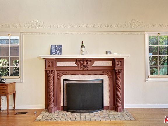 4th image of 1553 N Genesee Ave