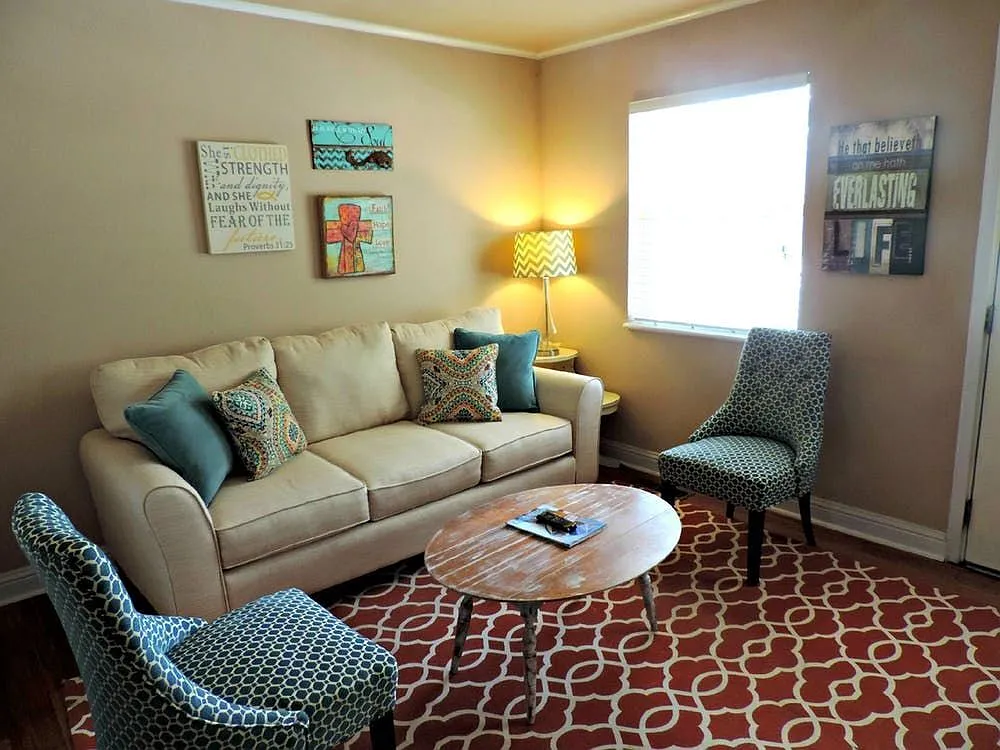 St. Charles Place Apartments — Photo 3