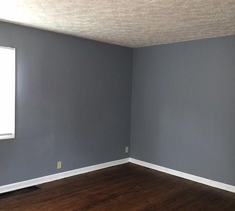 4th image of 2421 N Centennial St
