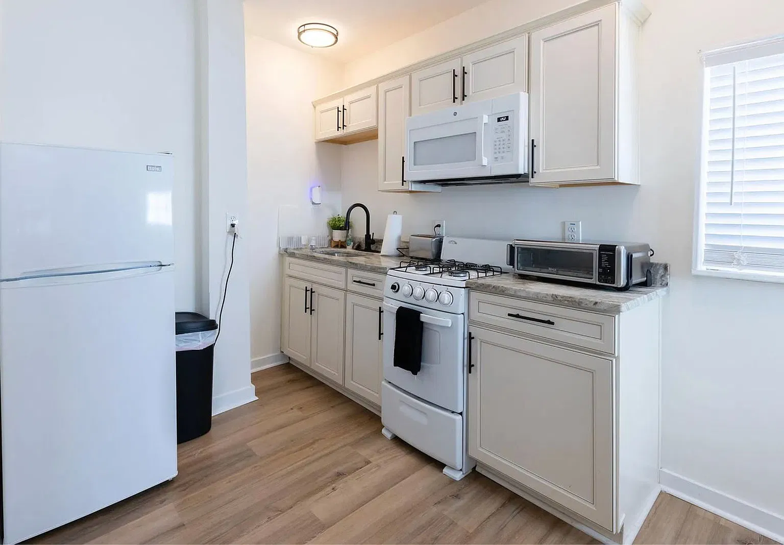 Studio, 1.0 bath, 261 sqft, $1,900 — Photo 4