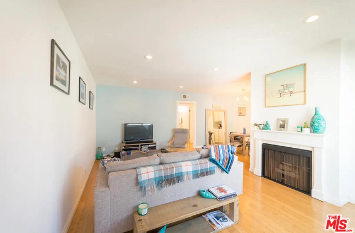 2 bed, 922 sqft, $3,500 — Photo 2