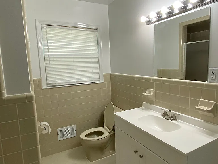1054 N Pine Knoll Dr — Photo 13