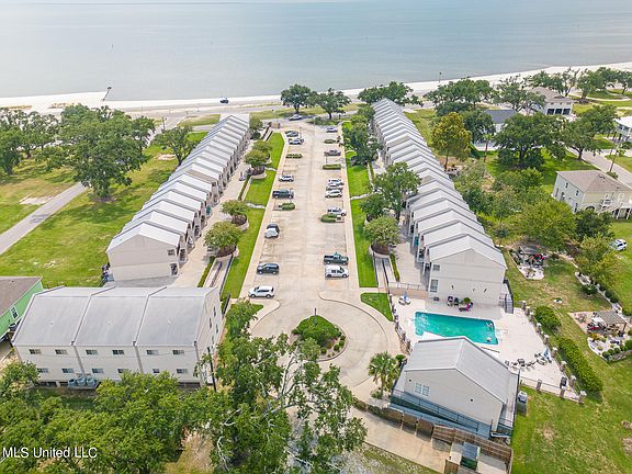 4th image of 548 W Beach Blvd APT 104