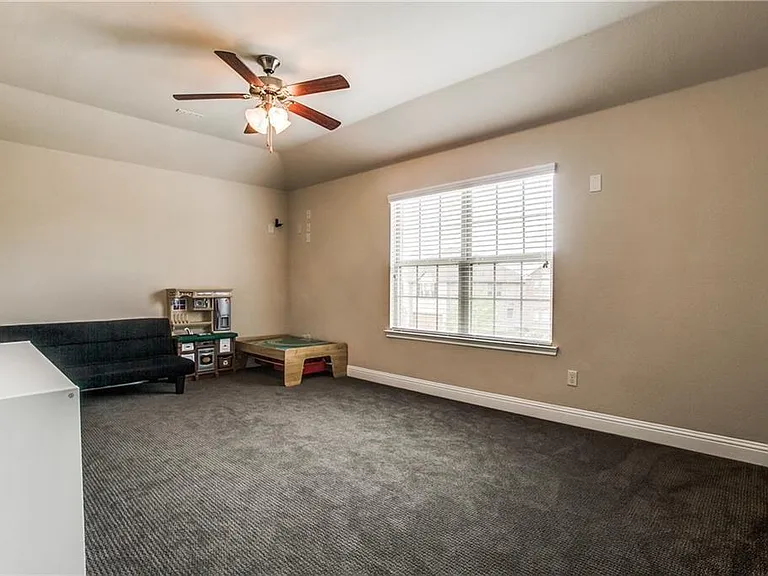 300 Rugby Ln — Photo 16