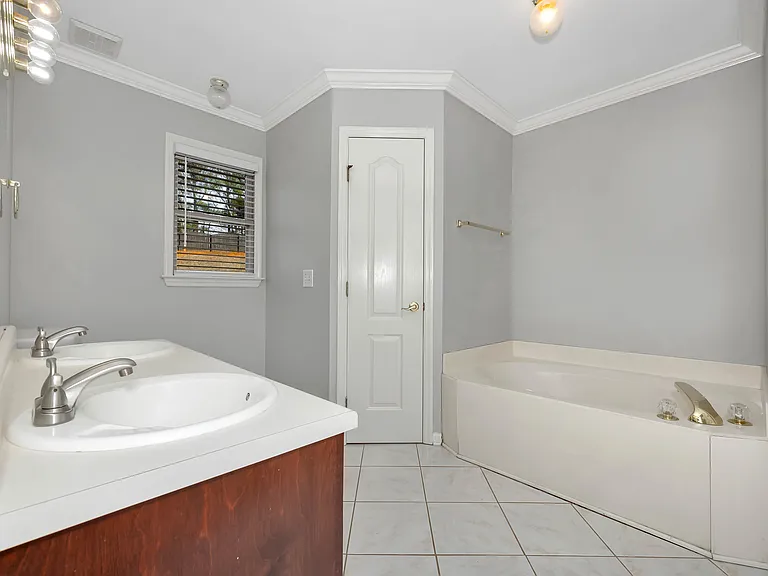 105 Wandering Ln — Photo 12