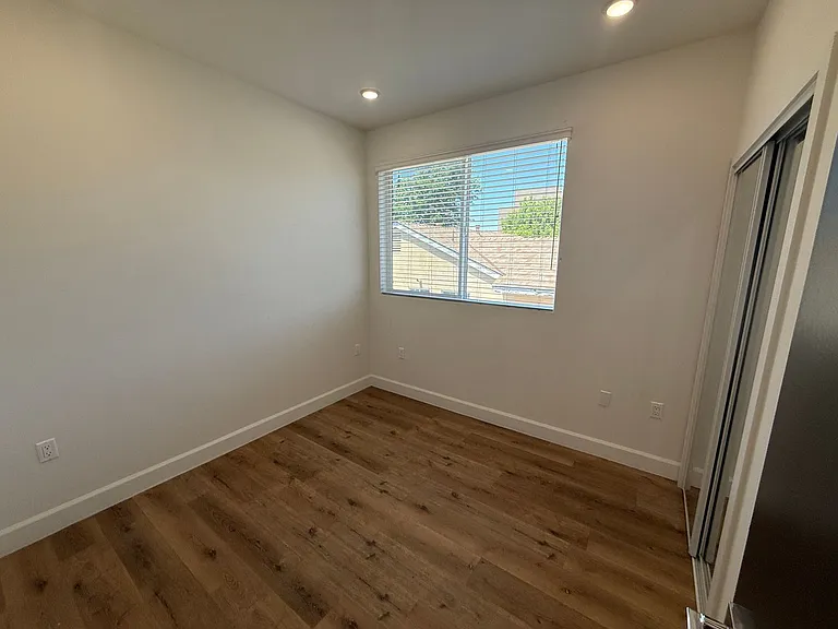 14550 Burbank Blvd #103 — Photo 10