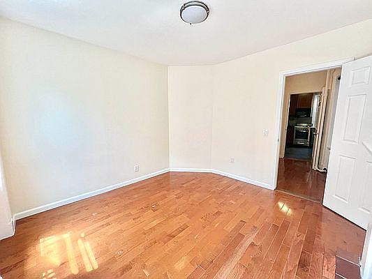 3rd image of 122 Macdougal St APT 16