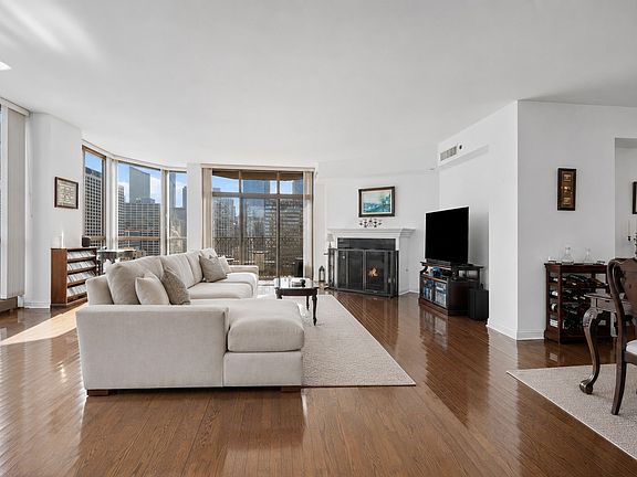 4th image of 21 E Huron St APT 2803