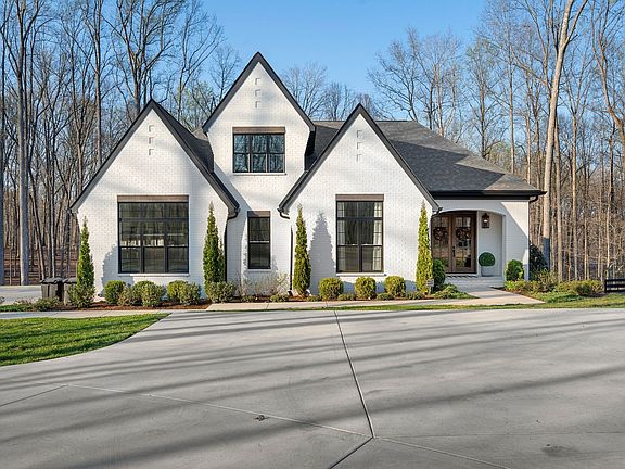 2nd image of 5916 Pinewood Rd