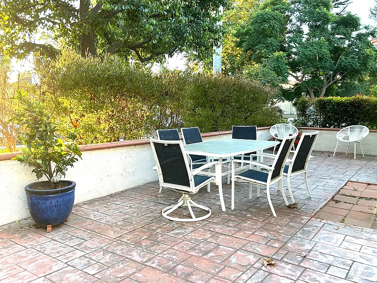 446 Vista Roma — Photo 11