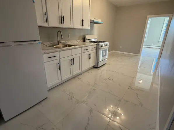 62 Cambridge Avenue image 2 of 7