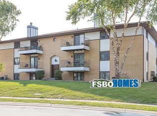 4725 Kynnelworth Dr APT 11, Bettendorf, IA 52722
