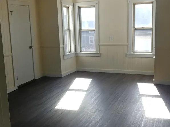 772 King Philip St, Fall River, MA 02724
