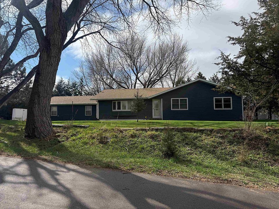 1st image of 165 Cedar Lane Dr.