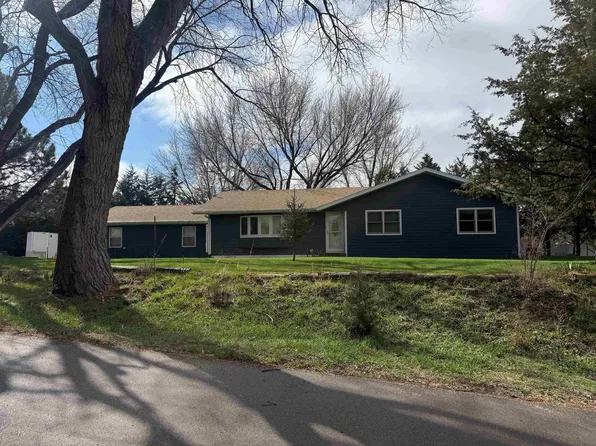 165 Cedar Lane Dr., North Platte, NE 69101