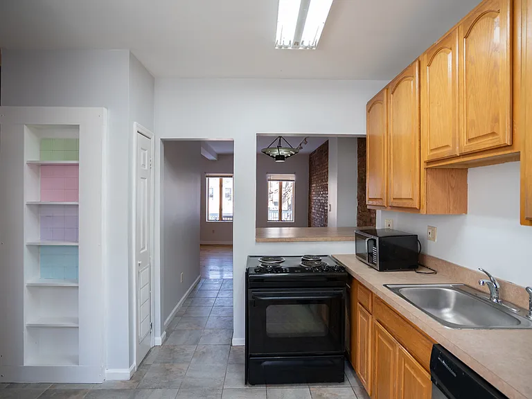 335 Hudson Ave — Photo 4