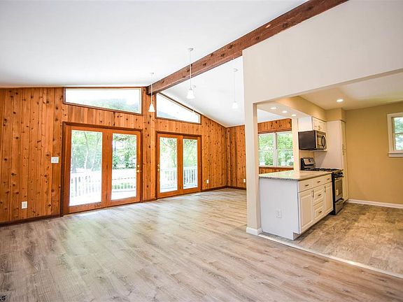 4th image of 303 E Oakbourne Ave