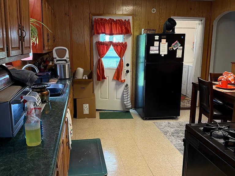 627 2nd Ave — Photo 8