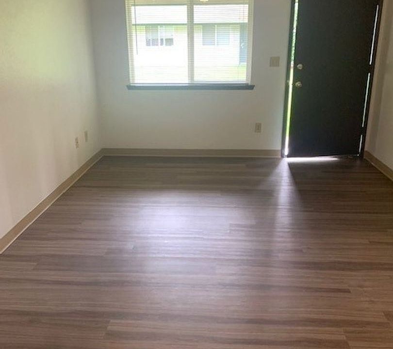 1st image of 2536 42nd Ave SE #6915146