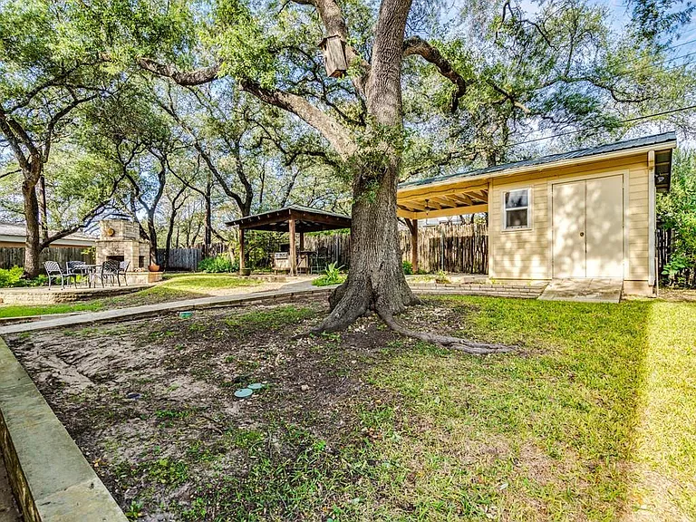 404 Almarion Dr — Photo 26