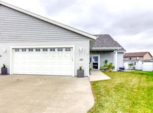 1069 Parkway Dr, West Fargo, ND