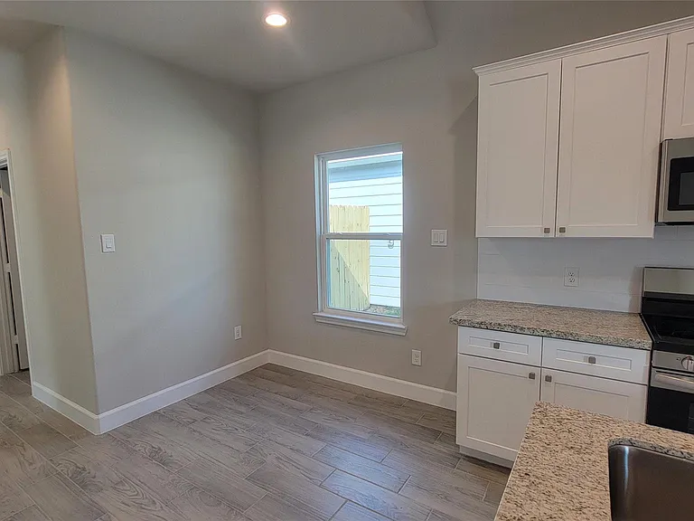 11915 Nelwood St — Photo 4
