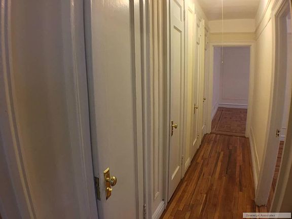 5th image of 56 Bennett Ave APT 4L