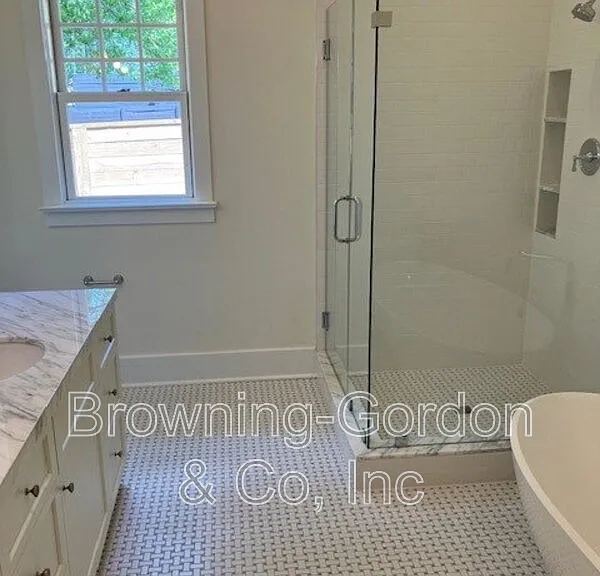 1005 W Eastland Ave — Photo 9