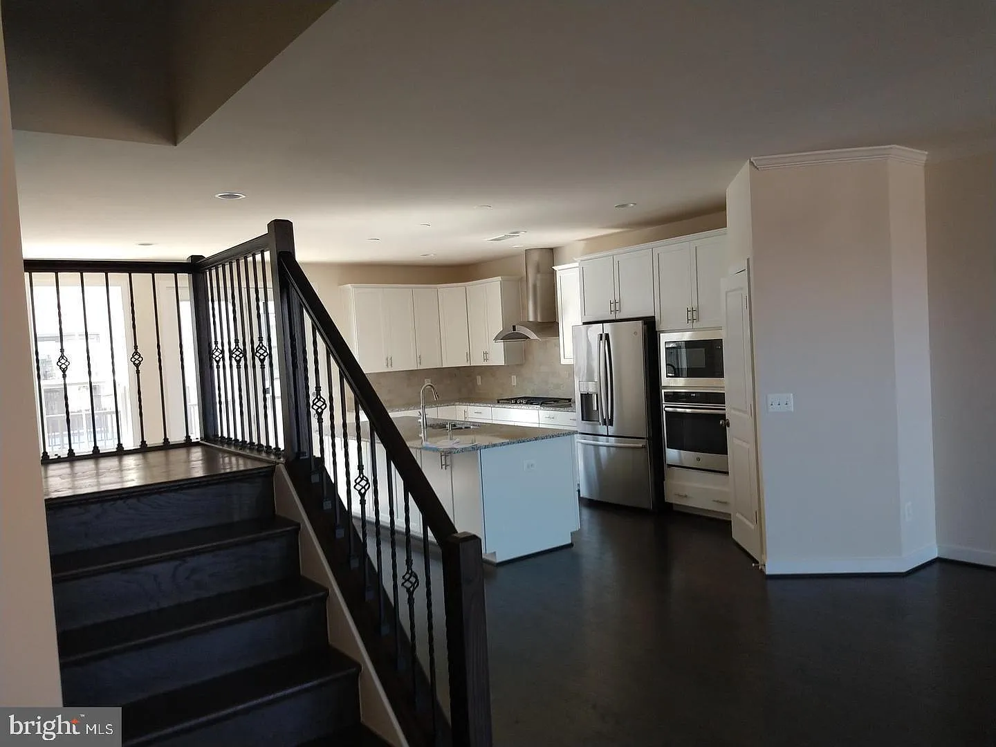 3 bed, 3.5 bath, 3192 sqft, $4,000 — Photo 4