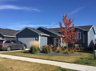 5475 Mac Dr, Grand Forks, ND 58201