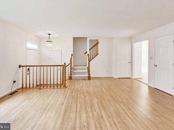 5th image of 14738 Grobie Pond Ln