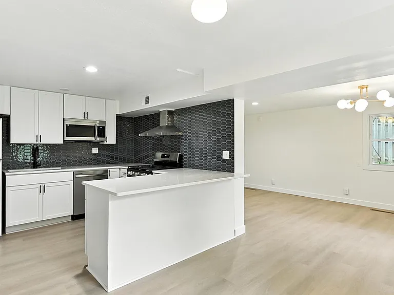 1132 S 33rd St #4 — Photo 9