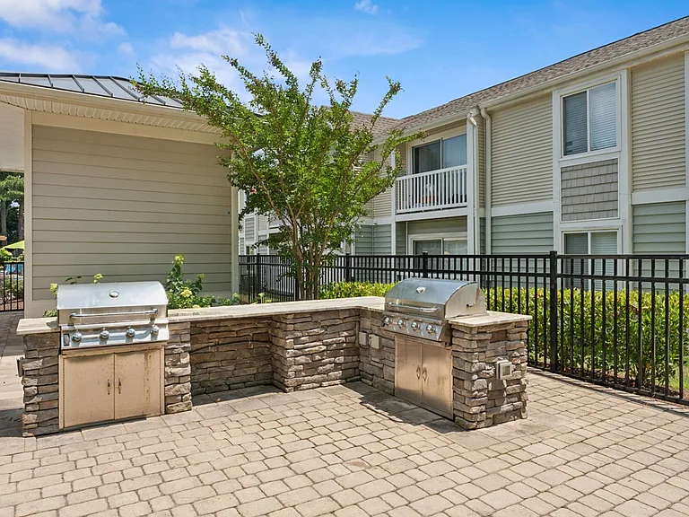Linkhorn Bay Apartments — Photo 8