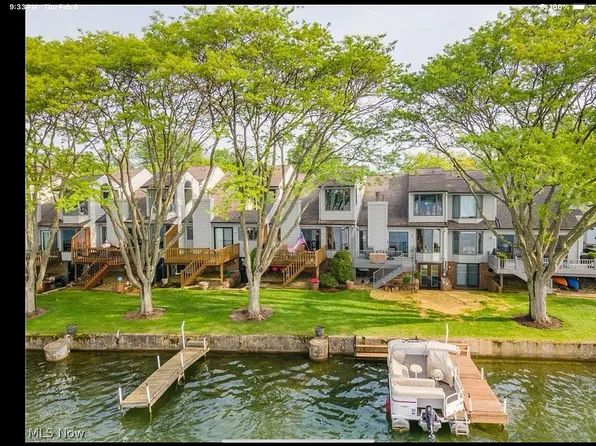 1370 Stardust Ave NW, Canton, OH 44708