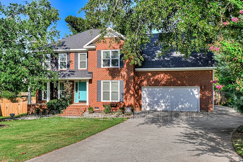 4 bed, 2.0 bath, 2445 sqft, $2,300 — Photo 2