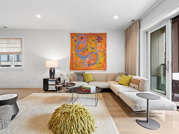 5th image of 216 S Green St #3N